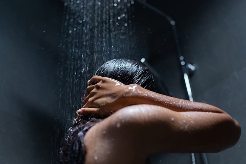 soluções de descalcificação de água para proteger a pele e o cabelo